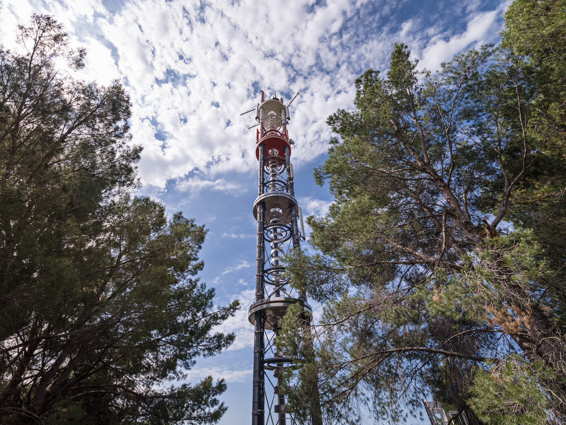 VIAVEÏS - We are a nationwide neutral infrastructure operator