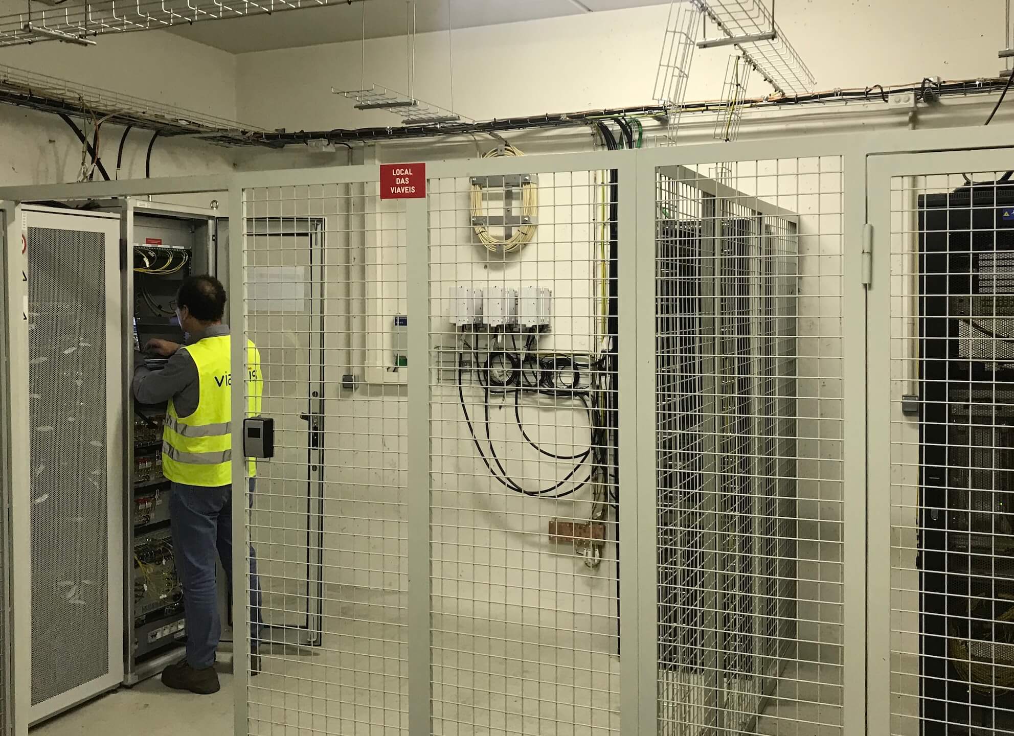 VIAVEÏS - In-tunnel equipment (DAS)